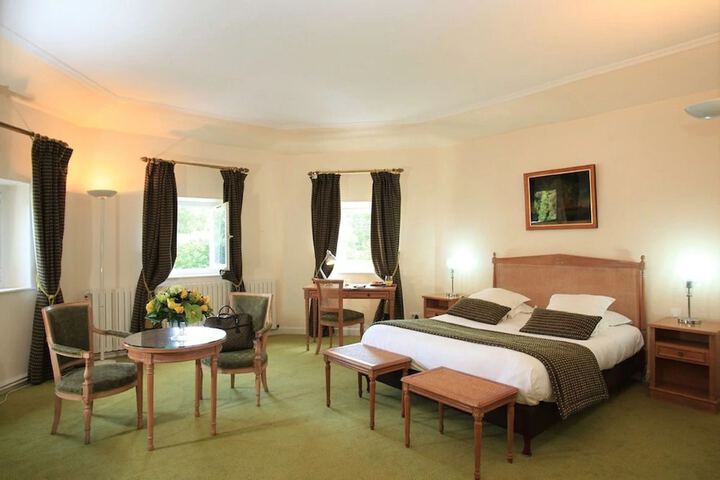 Room 4 of 35