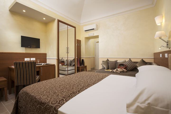 Room 33 of 111