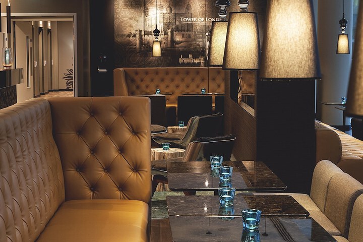 Lounge 25 of 26