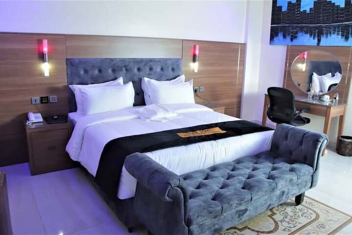 Room 4 of 36