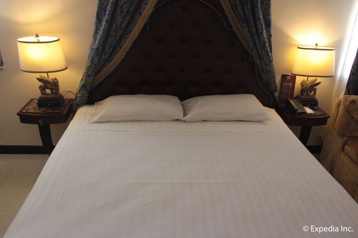 Room 27 of 77