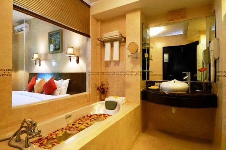 Room 25 of 52