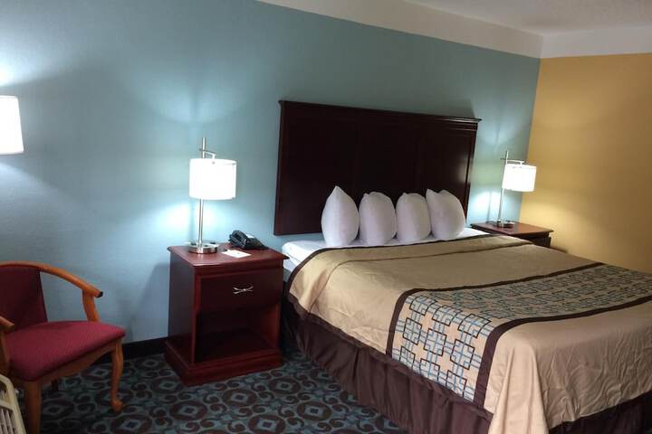 Room 5 of 17