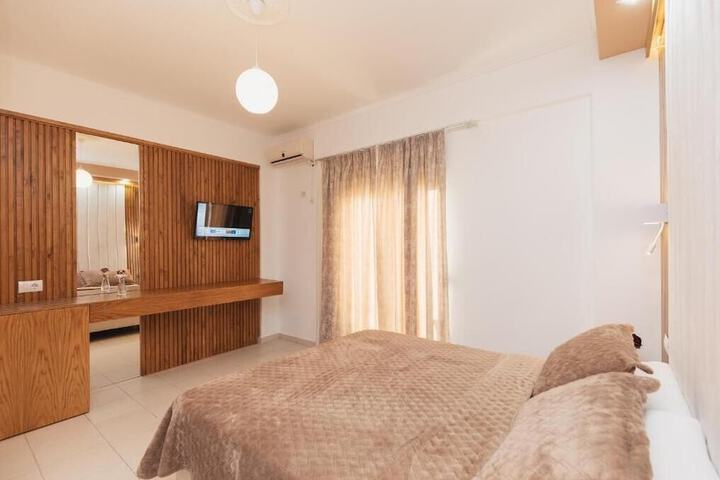 Room 53 of 191