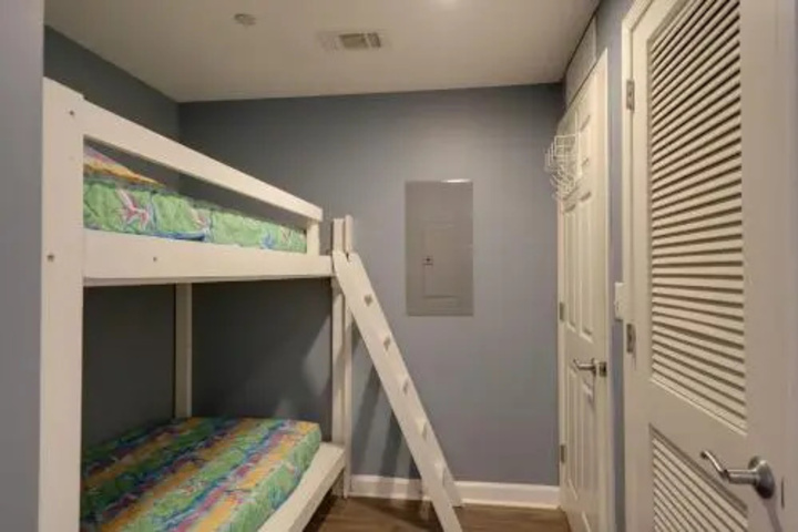 Room 6 of 22