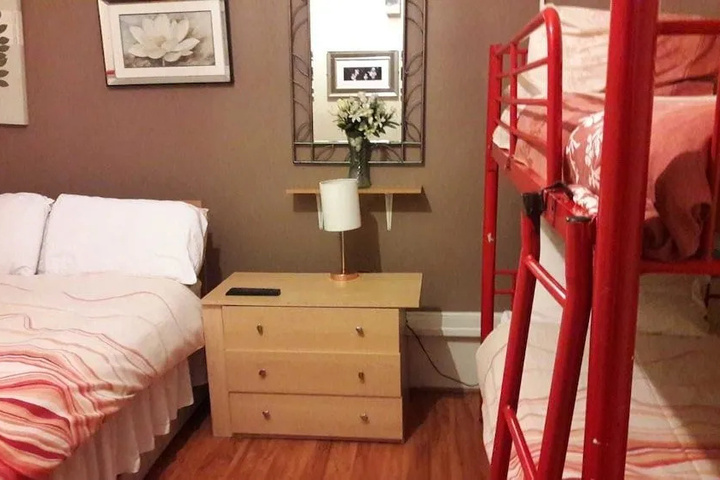 Room 4 of 9