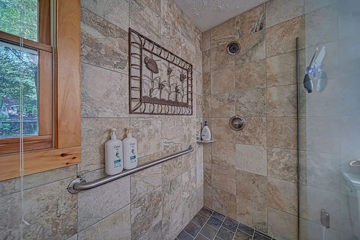 Room 8 of 22
