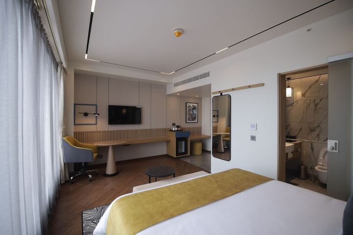 Room 10 of 65