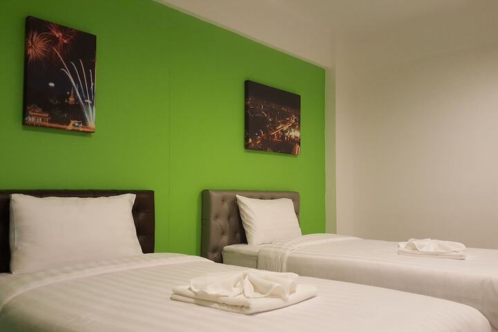 Room 13 of 26