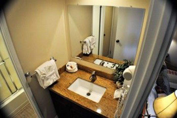 Room 40 of 195