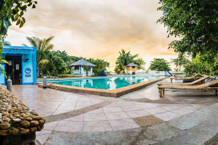 Hotel Pool