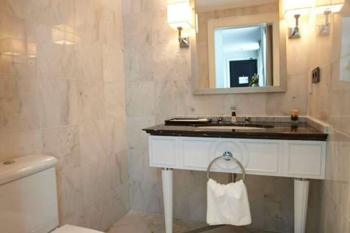 Room 42 of 59