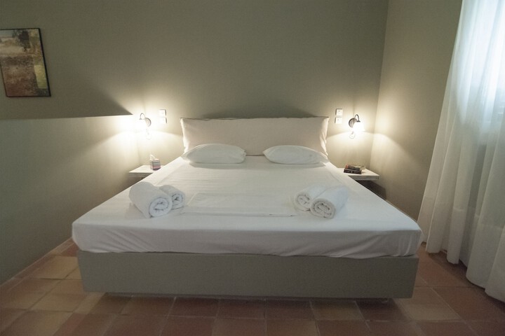 Room 10 of 93