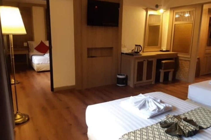 Room 36 of 143