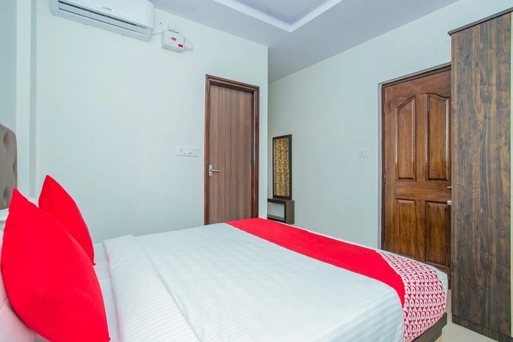Room 4 of 17