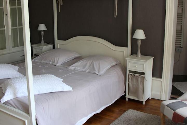 Room 28 of 64