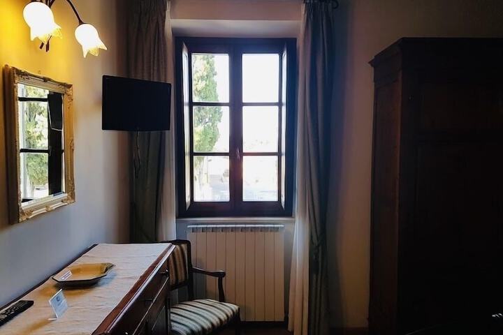 Room 17 of 42