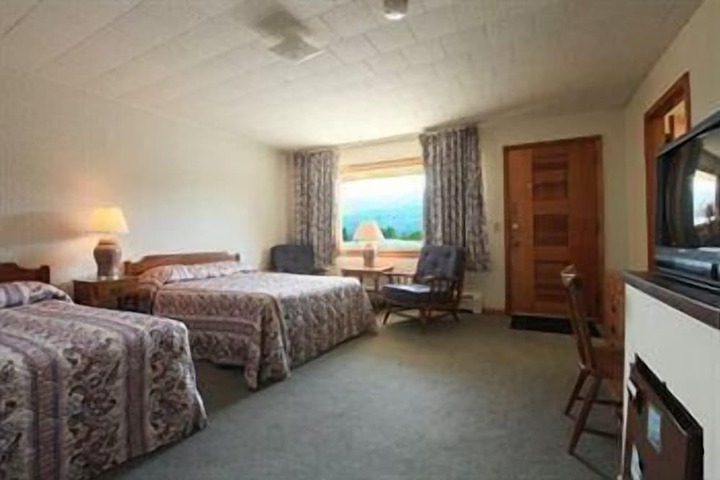 Room 6 of 18