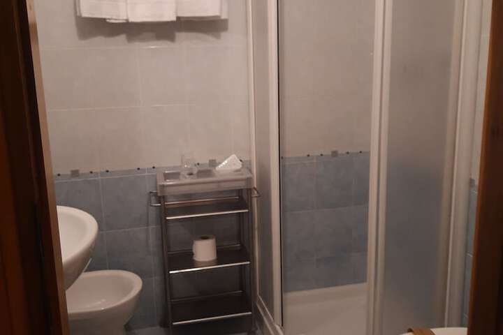 Room 13 of 27