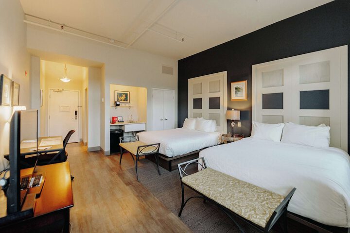 Room 8 of 40