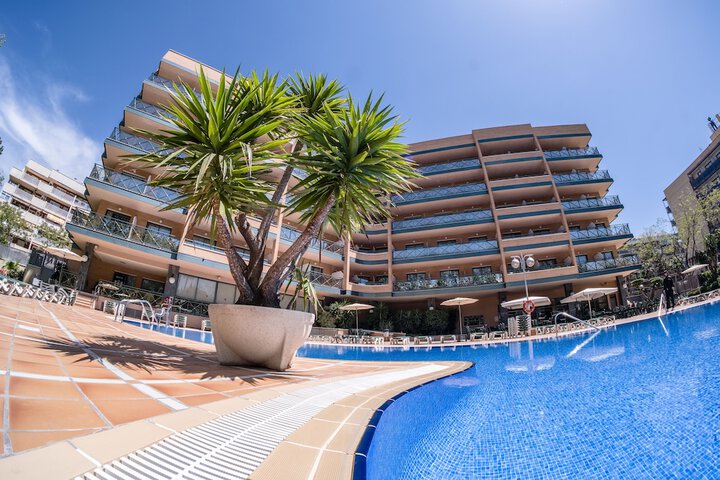 Hotel Pool