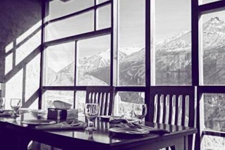Dining 9 of 18