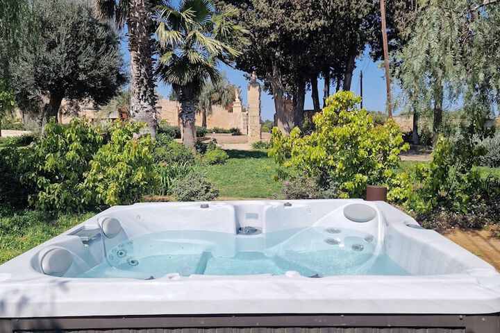 Hot Tub 38 of 53