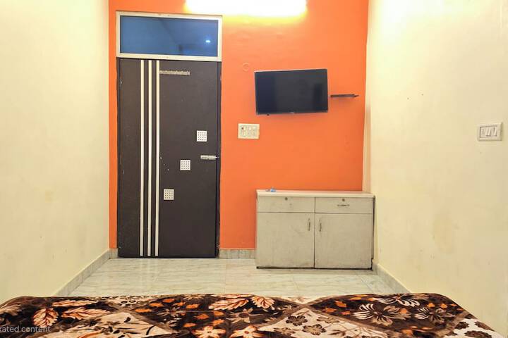 Room 28 of 75