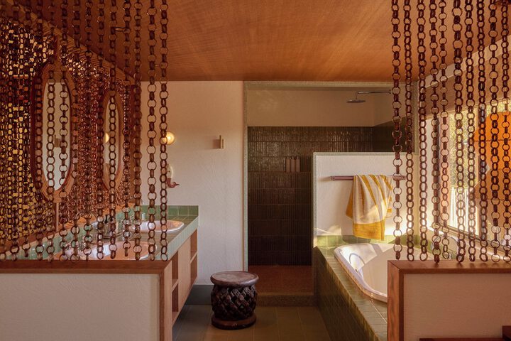 Room 27 of 47