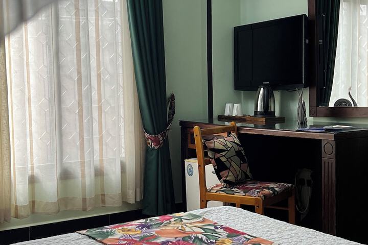 Room 11 of 36