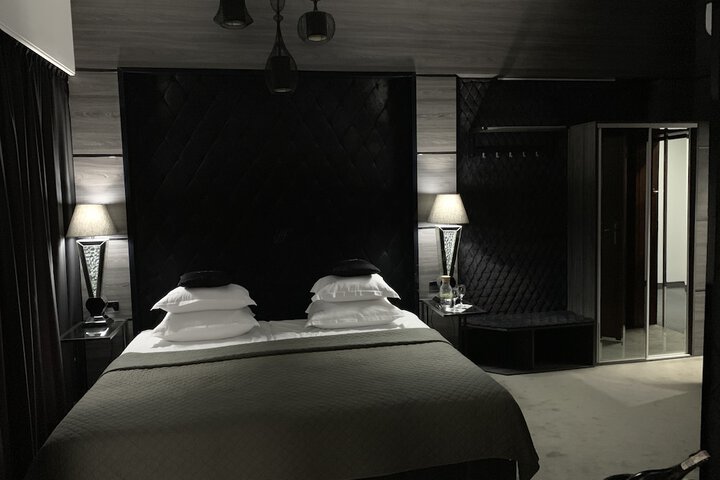 Room 17 of 32