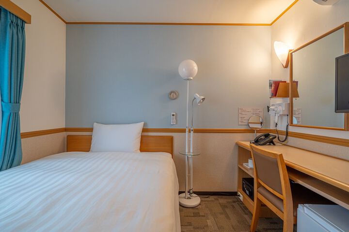 Room 12 of 34