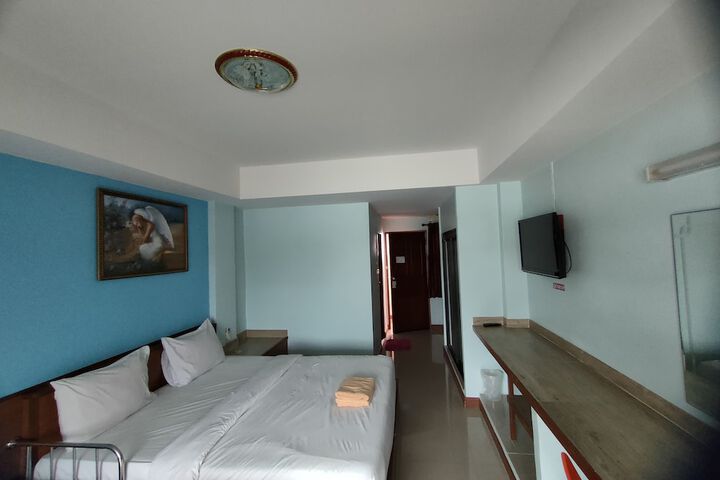 Room 2 of 23