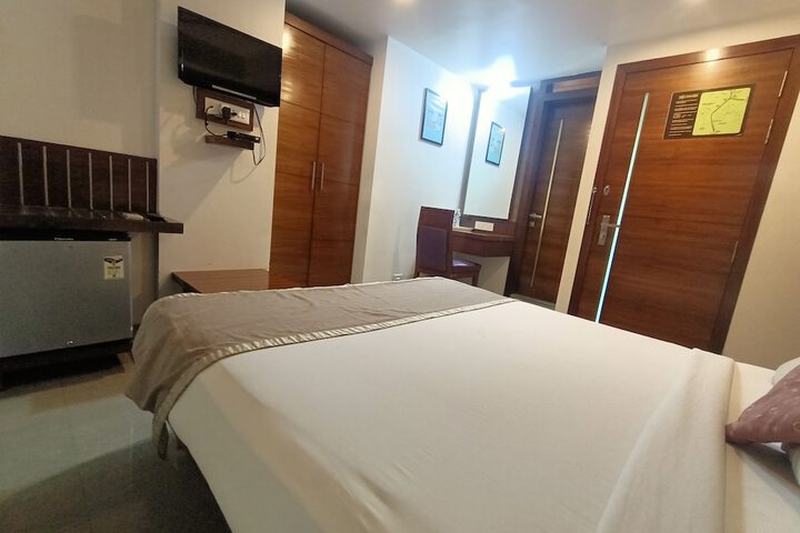 Room 8 of 23