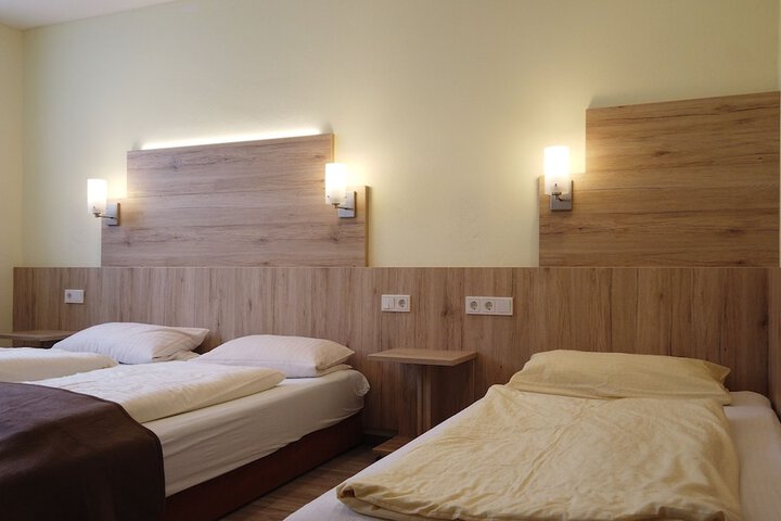 Room 5 of 77