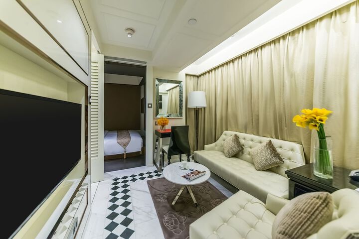 Room 3 of 48