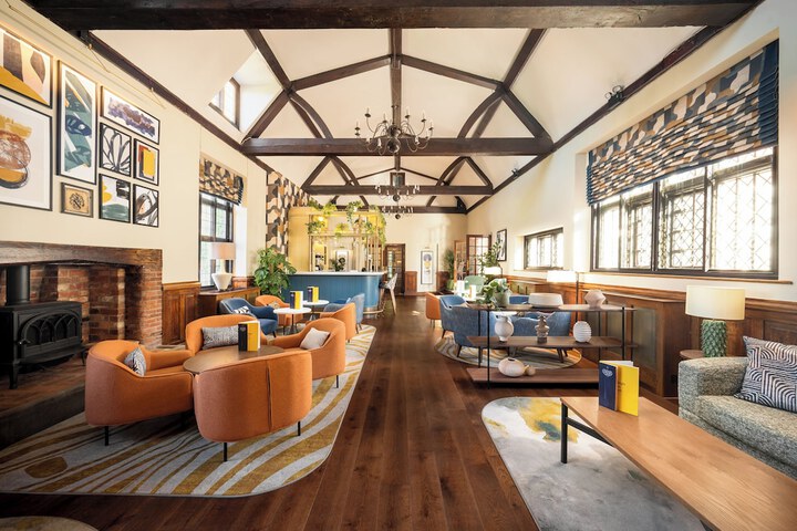 Lounge 55 of 78