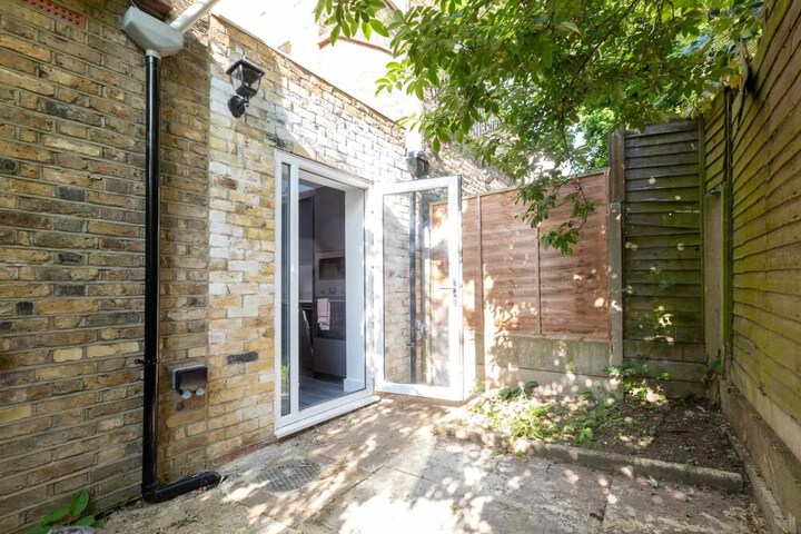 Modern 2BD Flat With a Garden West Hampstead