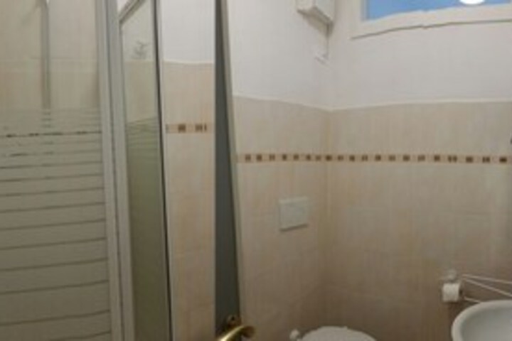 Room 25 of 157