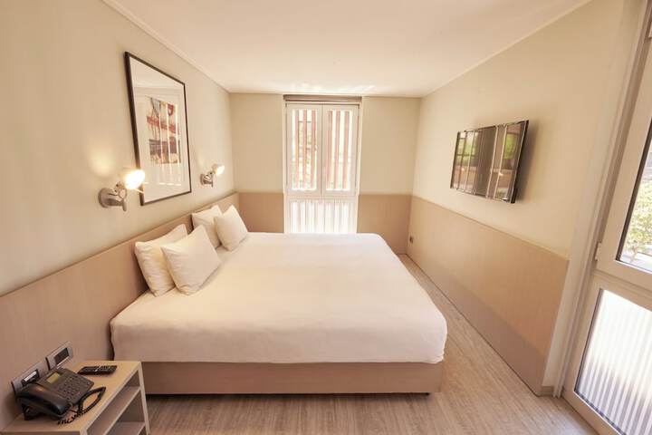 Room 16 of 40