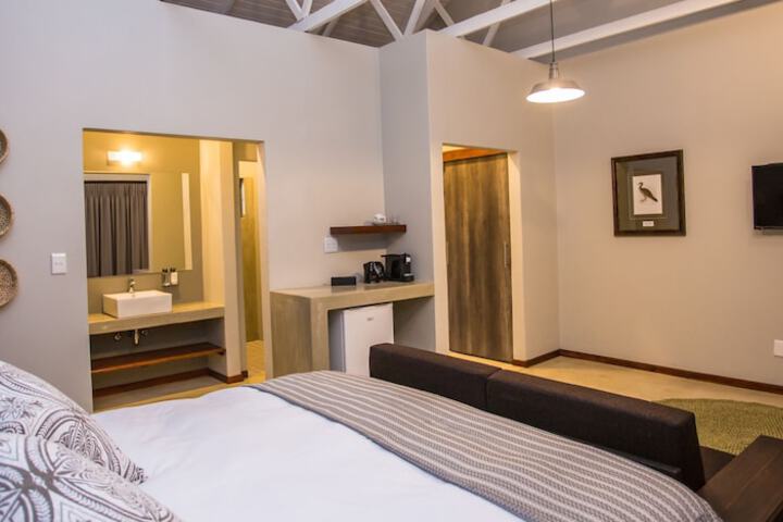 Room 4 of 91
