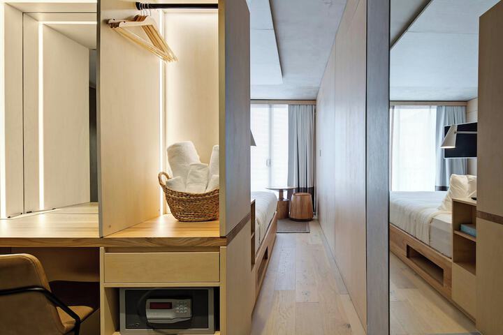 Room 95 of 308