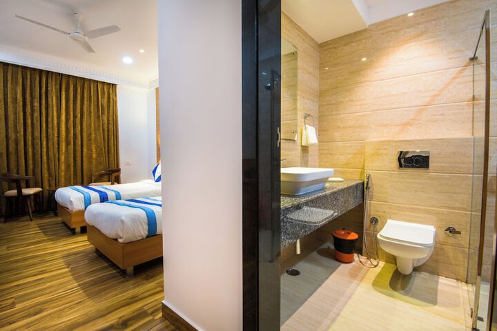 Room 12 of 25