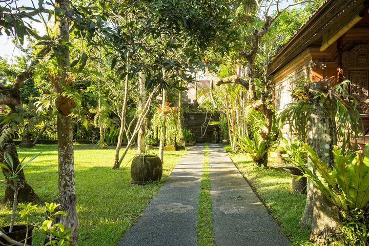Hotel Exterior 189 of 193