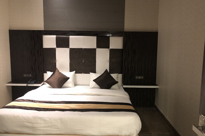 Room 6 of 53