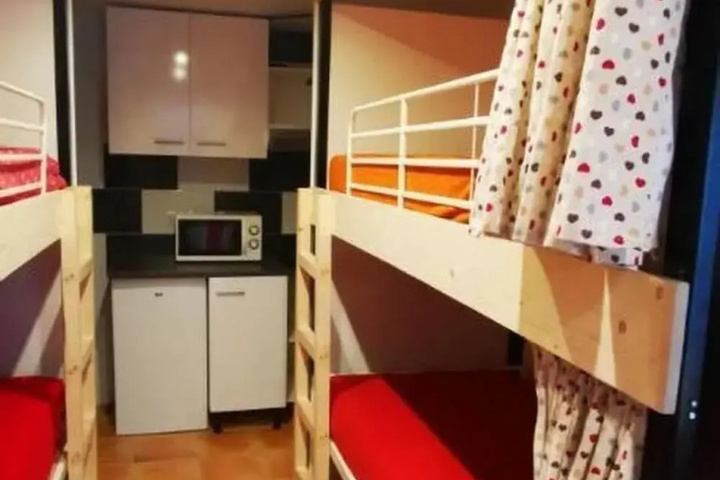 Room 3 of 10
