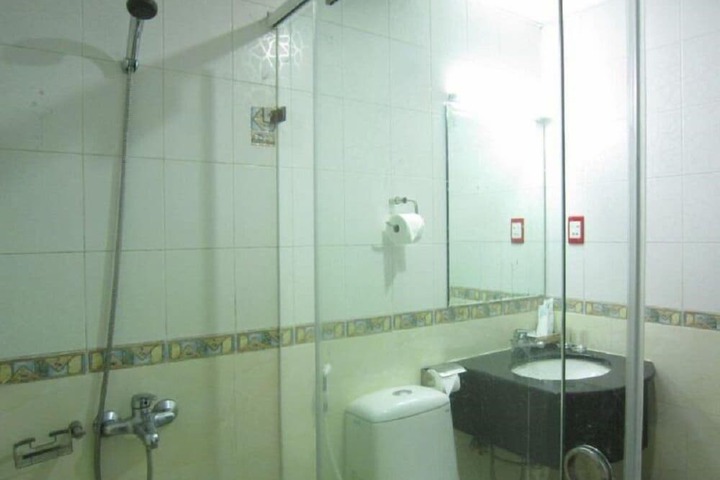 Room 16 of 24