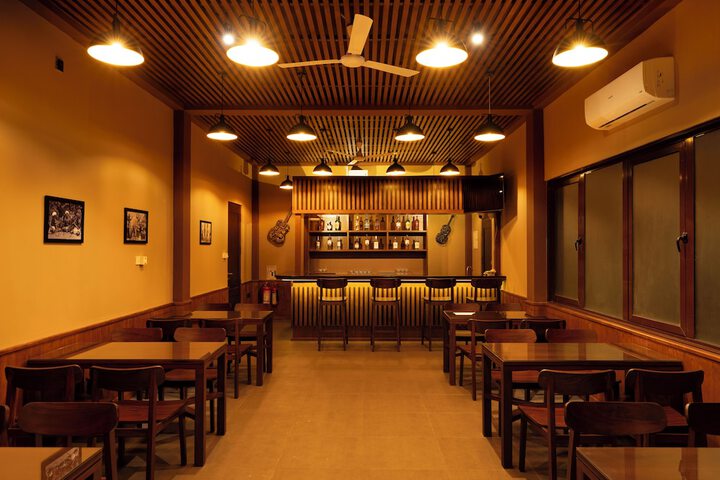 Dining 19 of 25