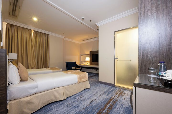 Room 6 of 69