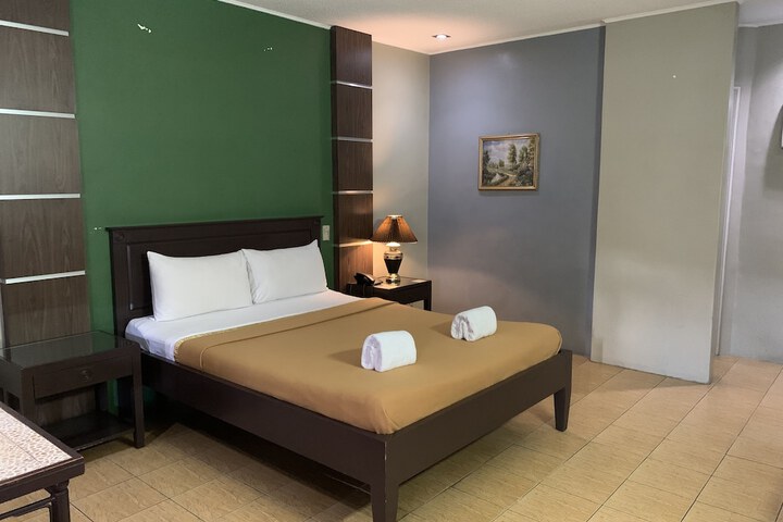 Room 13 of 37